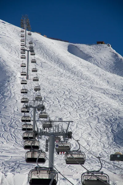 Chairlift in ski resort Krasnaya Polyana, Russia — Stock Photo, Image