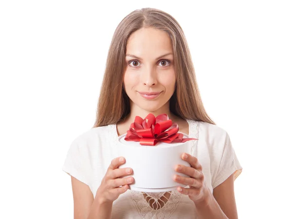 Junge Frau mit weißer, runder Geschenkbox — Stockfoto