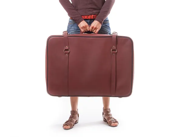 Bir bavul tutan kadın — Stok fotoğraf