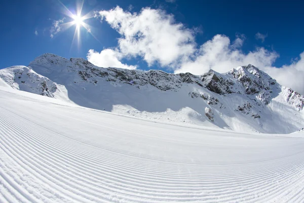 Perfectly groomed empty ski piste — Stock Photo, Image