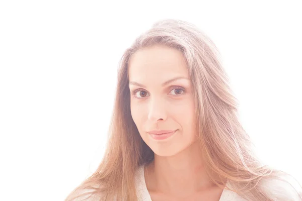 Retrato de una joven vestida de blanco — Foto de Stock