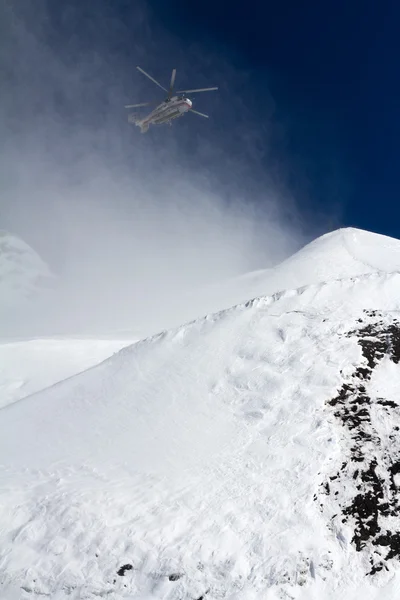 산에서의 스키 리조트 — 스톡 사진