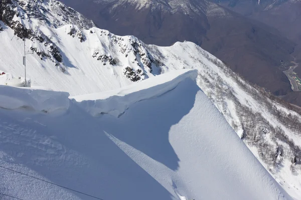 Mountain slope and snow cornice — Stock Photo, Image