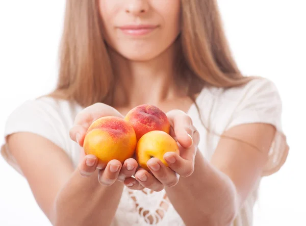 Pesche in mano, isolate su bianco — Foto Stock