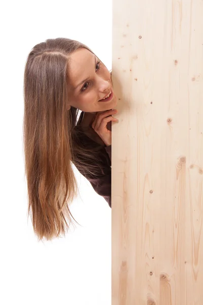 Vrouw achter een houten plank — Stockfoto