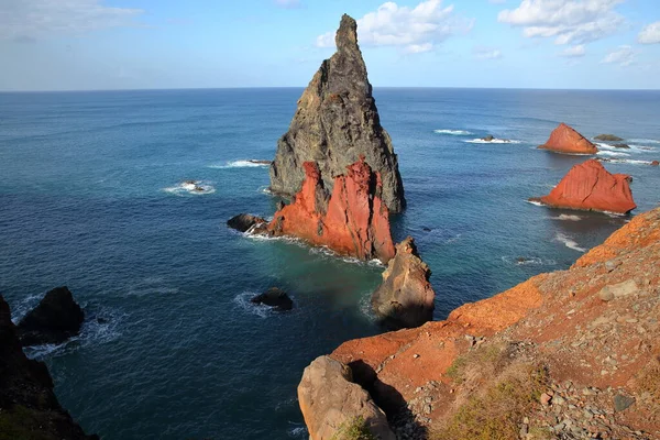 Colorful Landscape Rocky Cliffs Ponta Sao Lourenco Peninsula Located East — Φωτογραφία Αρχείου