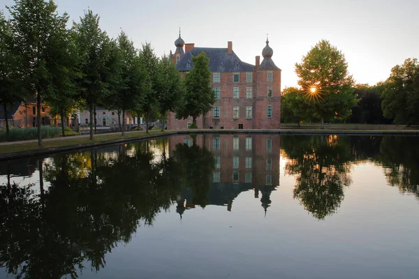Vaassen Gelderland Netherlands August 2022 Reflections Cannenburch Castle Medieval Castle — Fotografia de Stock