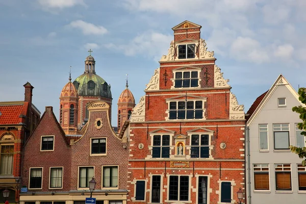 Hoorn Netherlands September 2022 Барвисті Фасади Історичних Будинків Розташованих Уздовж — стокове фото