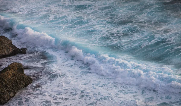 ウル ・ ワトゥ、バリ島の周りサーフィンします。 — ストック写真