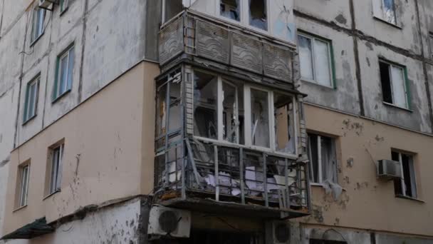 Maison détruite et brûlée à Mariupol — Video