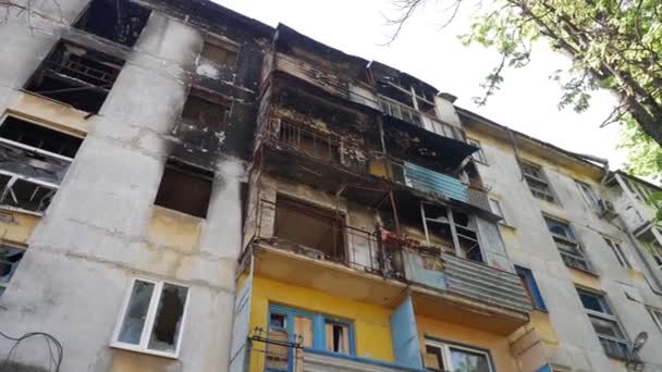 Elpusztult és leégett ház Mariupol Stock Videó