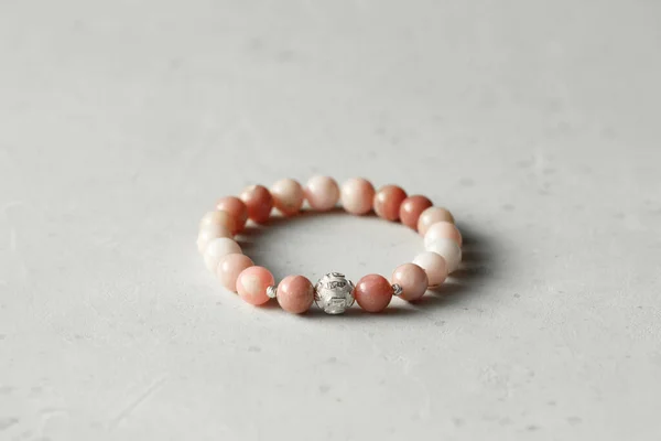 Roze Opaal Armband Een Armband Gemaakt Van Stenen Een Hand — Stockfoto