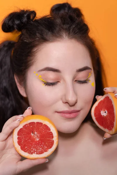 Sweet Joyful Brunette Woman Girl Female Cropped Slice Grapefruit Skin — Stock Photo, Image