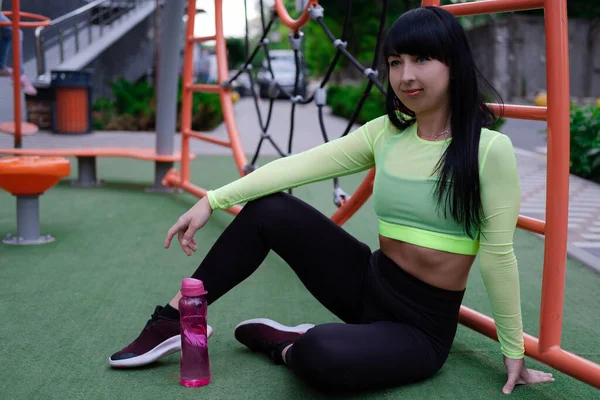 Encantador Fitness Menina Esporte Moda Preto Verde Sportswear Com Uma — Fotografia de Stock