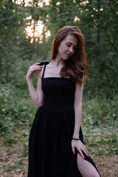 Attractive Young Brunette Woman Black Dress Posing Forest Freedom Fashion — ストック写真