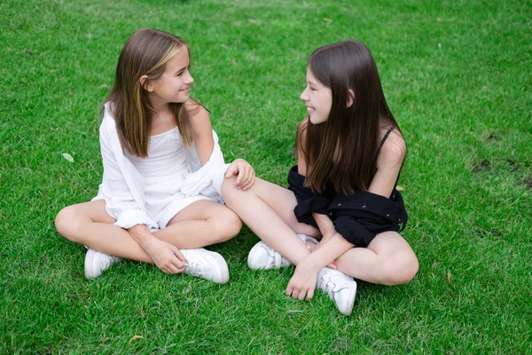 Fraternal Twins Sisters Blonde Brunette Teen Girls Fashionable Black White — Stock Photo, Image