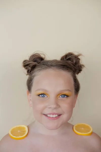 Charming Tween Girl Slices Ripe Lemon Yellow Background Juicy Fruit —  Fotos de Stock