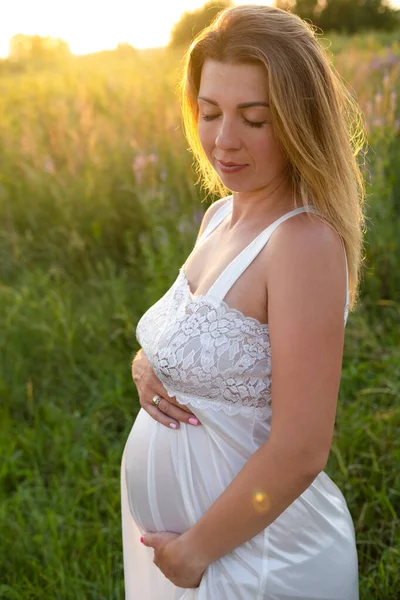 Mother Pregnancy Portrait Beautiful Brunette Pregnant Female Expecting Child Happy — Stockfoto