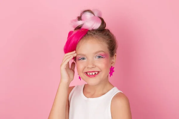 Charming Little Girl Pink Hairstyle Pink Makeup Tween Young Model — 스톡 사진