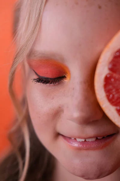 Sweet Joyful Brunette Girl Female Cropped Slice Grapefruit Skin Face — Stock Photo, Image