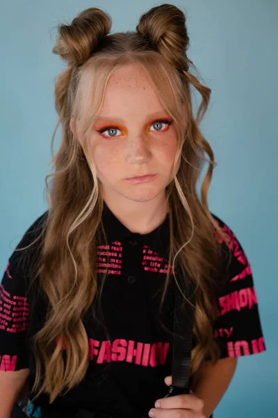 Portret Nastolatka Mody Nastolatek Szkoła Dziewczyna Pomarańczowy Makijaż Noszenie Różowy — Zdjęcie stockowe