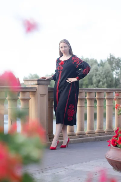 Girl National Traditional Ukrainian Clothes Black Red Embroidered Dress Woman — Φωτογραφία Αρχείου