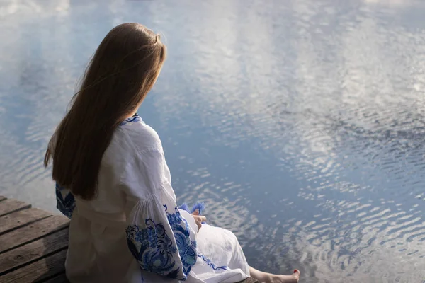 Girl Embroidered Ukrainian Shirt Sits Pier Reflection Clouds Water Lake — Zdjęcie stockowe