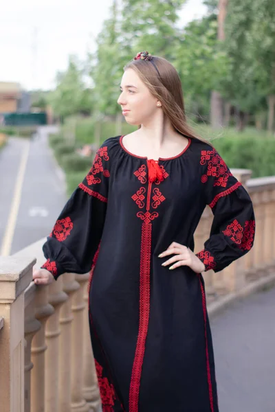 Portrait Young Woman Wearing Black Red Vyshyvanka National Embroidered Ukrainian — Stockfoto