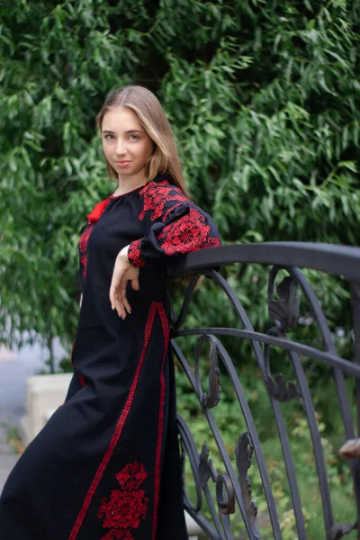 Charming Ukrainian Young Woman Embroidered National Red Black Dress Outdoors — Foto de Stock