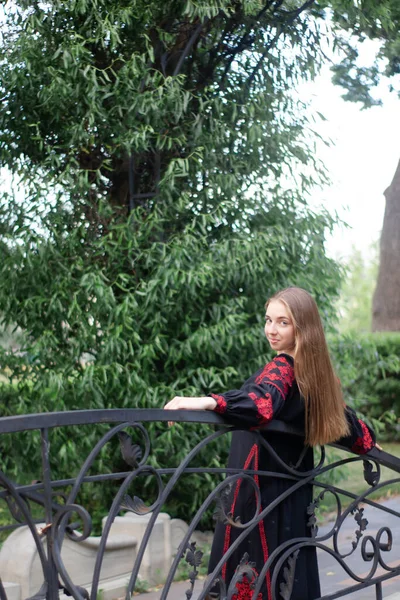 Charming Ukrainian Young Woman Embroidered National Red Black Dress Outdoors — Stock Fotó