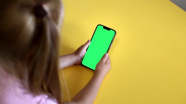 Close Preschool Girl Holding Smartphone Green Screen Layout Template Video — стоковое видео
