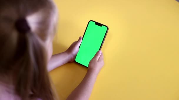 Preschool Girl Use Smartphone Green Screen Layout Chroma Key Mock — Stok video