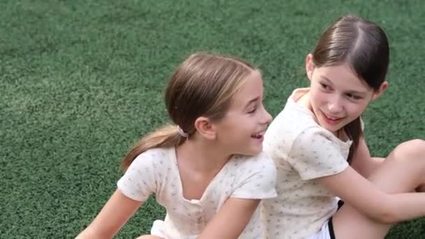 Sisterhood Two Sisters Friends Spending Time Outdoors Sunny Summer Day — Vídeo de Stock