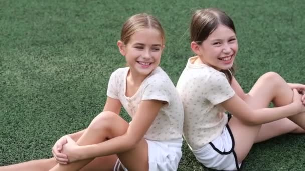 Sisterhood Two Sisters Friends Spending Time Outdoors Sunny Summer Day — Video