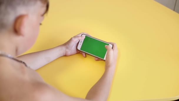 Teenager Holding Smartphone Hands Green Screen Keying Shoulder View Back — Stok video