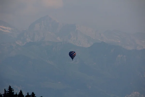 Hot-air balloon — Stock Photo, Image