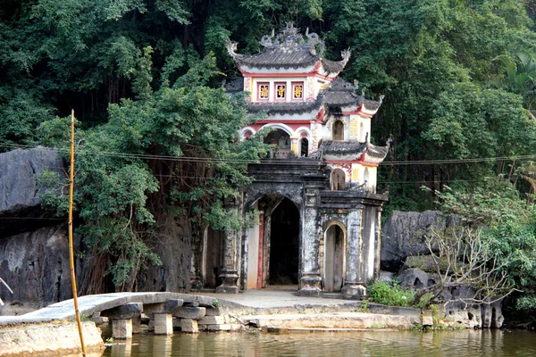 Kleiner Tempel in tam coc — Stockfoto