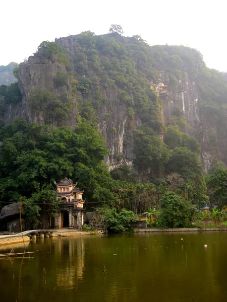 Kleiner Tempel in tam coc — Stockfoto