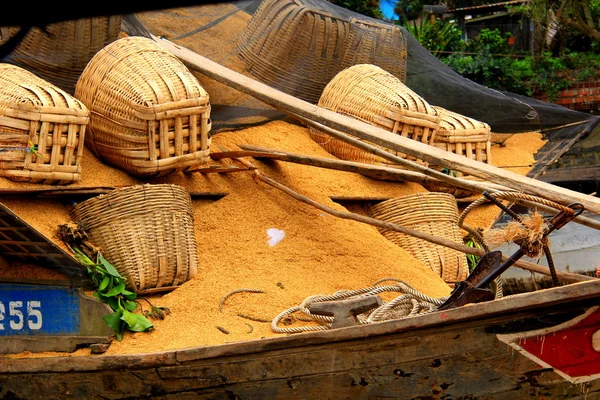 Barcaza de cereales, Delta del Mekong — Foto de Stock