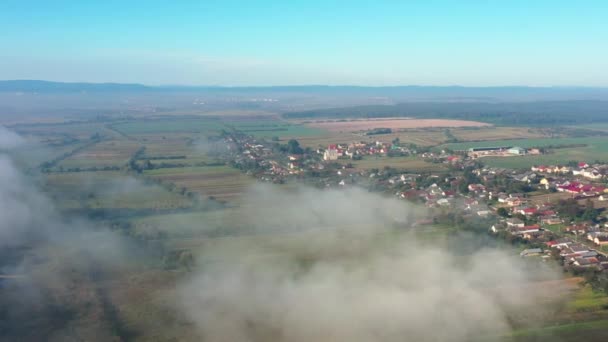 Geleneksel Ukrayna Köyünün Insansız Hava Aracı Görüntüsü Sabah Sisi Manzarası — Stok video