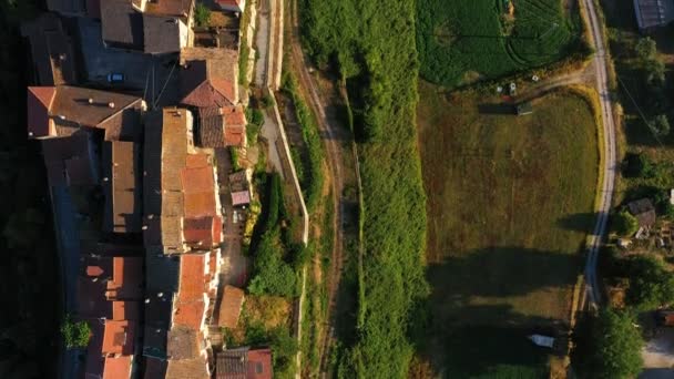 Vogelperspektive Auf Eine Kleine Stadt Den Bergen Beeindruckende Architektur Italien — Stockvideo