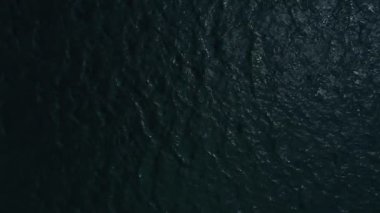 Su yüzeyindeki dalgalar. Soyut dinamik arkaplan