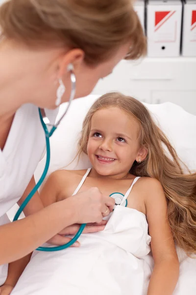 Healthcare professional checking up on little girl — Stock Photo, Image