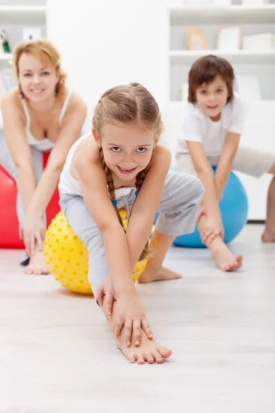 Gymnastische thuis — Stockfoto