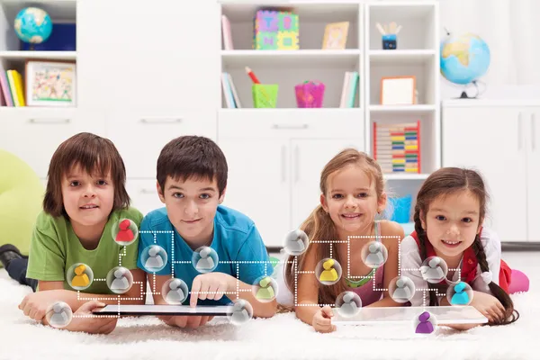 Happy kids connecting to social networks — Stock Photo, Image