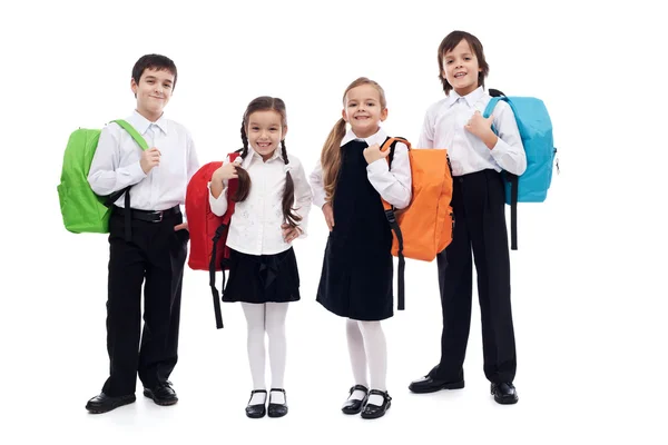 Niños con mochilas - tema de regreso a la escuela —  Fotos de Stock