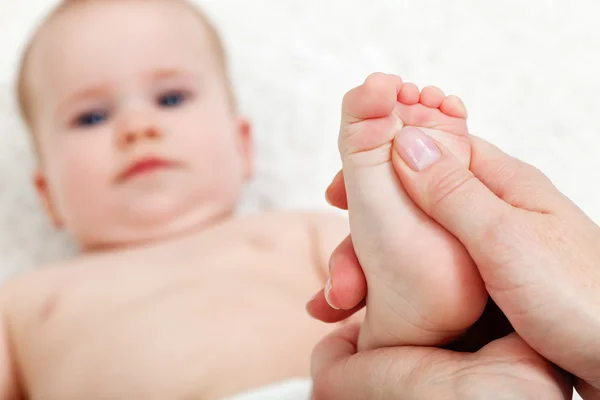 Bebe Osteopathie Images Libres De Droit Photos De Bebe Osteopathie Depositphotos