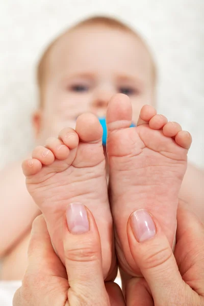 Bebe Osteopathie Images Libres De Droit Photos De Bebe Osteopathie Depositphotos