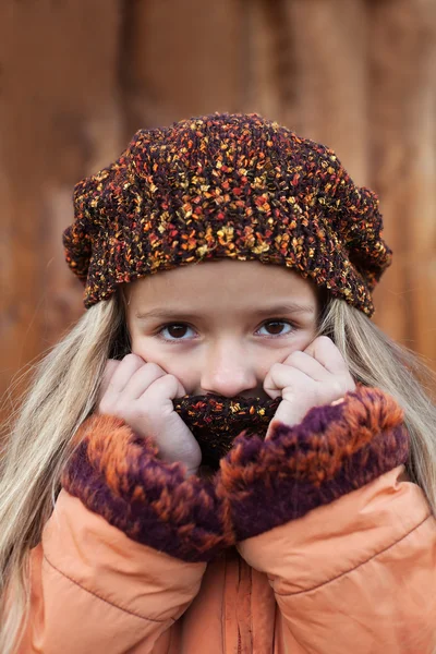 寒い秋の少女 — ストック写真