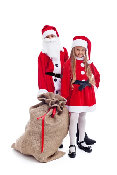 Papai Noel e ajudante pronto para a ação de Natal — Fotografia de Stock